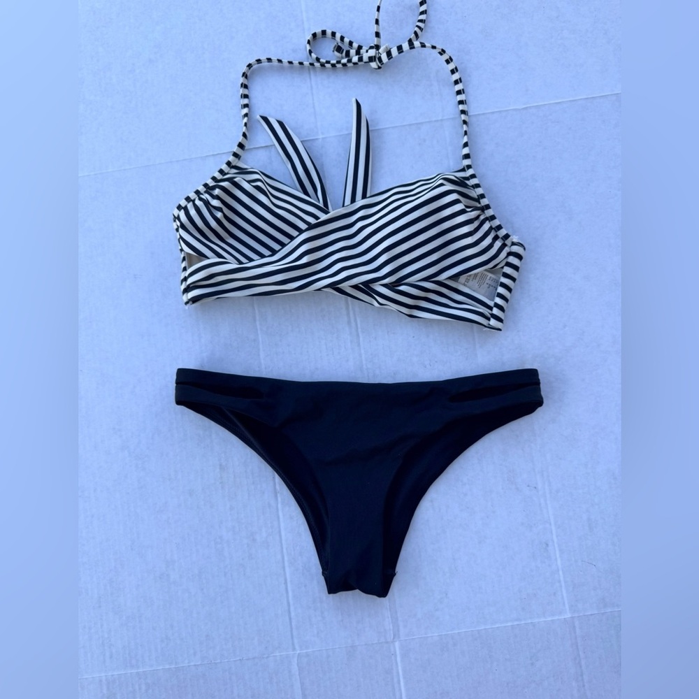 H&M Women’s Bikini Set Bottom Sz 6-Top Sz 8 Black & White Striped EXCELLENT